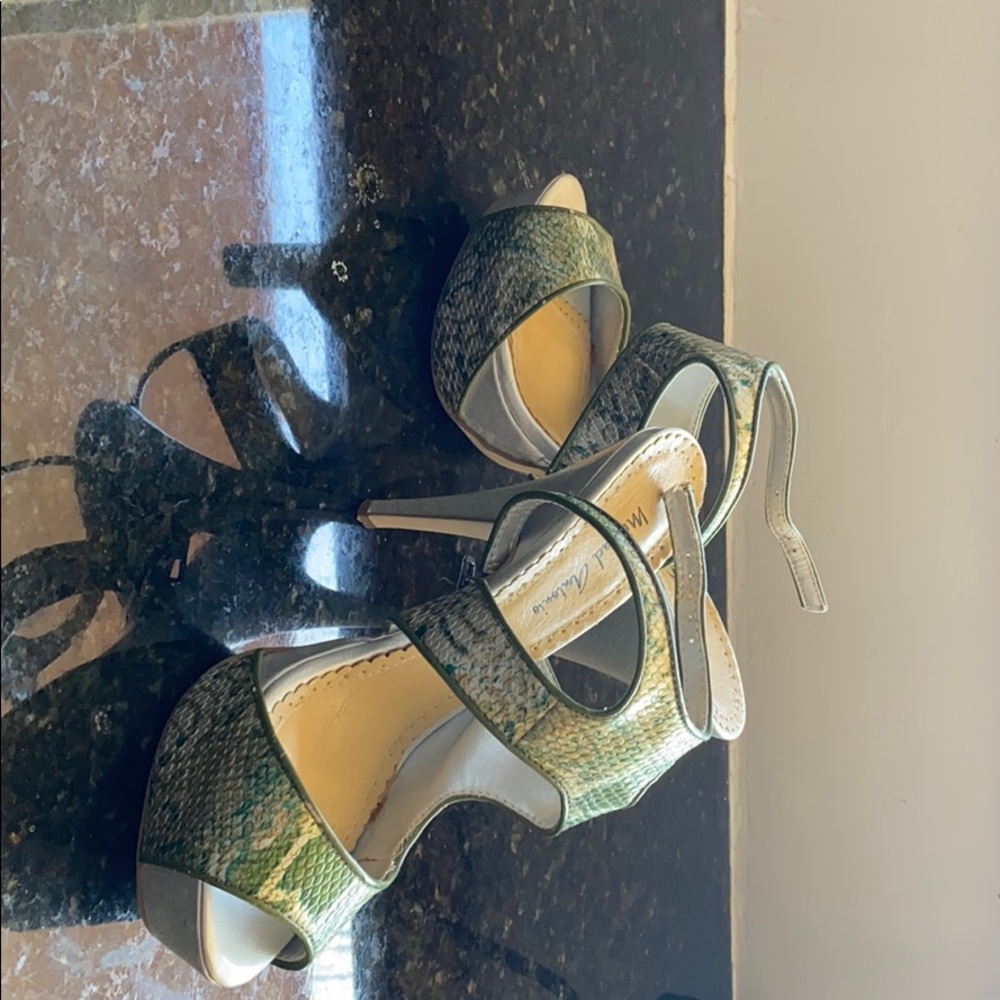Size 7 snake skin green Michael Antonio stiletto